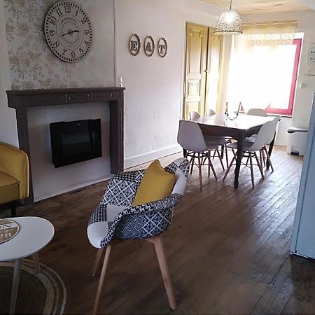Appartement cozy dans maison privée Tauves Exterior foto