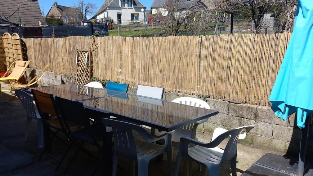 Appartement cozy dans maison privée Tauves Exterior foto